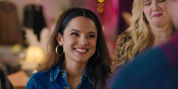 Lara Silva in 'Divine Influencer'