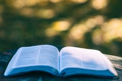 aaron-burden-GJZXSzjB_AY-unsplash-1-2jKMQ5xJ