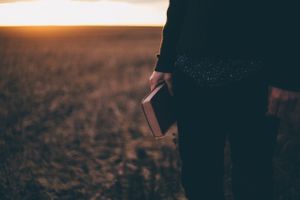 priscilla-du-preez-9CMUPez8wLo-unsplash-B9AHKgUh