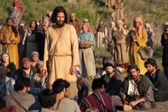 S3-still-Jesus-and-crowd-EKbaF3Gp