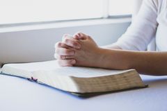 prayer-gb7b5eb9b3_640-5eZiWHq5