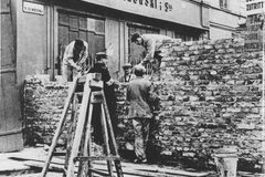 The_Wall_of_ghetto_in_Warsaw_-_Building_on_Nazi-German_order_August_1940