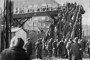 Warsaw_Ghetto_footbridge_05