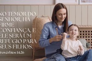 No temor do SENHOR, há firme confiança, e ele será um refúgio para seus filhos.