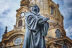 dresden-2041065_640-SiYh0bOU