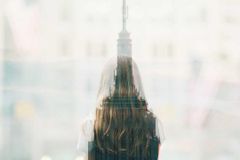 이른 아침 빗소리 속 고요한 묵상