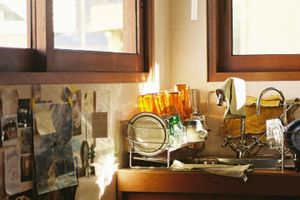 post1_featured_sunlit_kitchen-lZfv8uK5