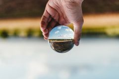 Inversão de valores, a vida de ponta-cabeça