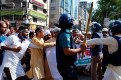 200 radicais hindus atacam cristãos em igreja na Índia