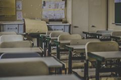 Pré-escola de igreja é fechada por não exigir que crianças usem máscaras
