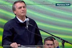 Bolsonaro defende família formada por homem e mulher em evento evangélico