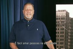 Pastor ensina sobre a importância de ajudar o próximo