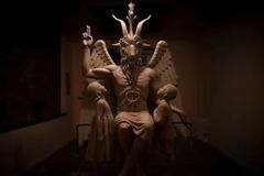 Distrito escolar defende clube satanista no ensino fundamental