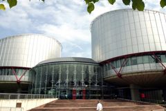 Tribunal decide a favor de padaria cristã que se recusou a fazer bolo gay