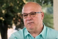 Homem é curado milagrosamente após 30 anos sem andar