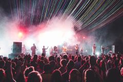 Hillsong pode ser multada por jovens dançarem e cantarem em acampamento, na Austrália