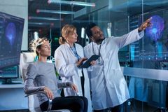 Neurocientistas criam experimento para provar que “Deus está no cérebro”