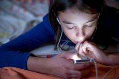 TikTok induz crianças a bloqueadores de puberdade e cirurgias trans, alertam ativistas