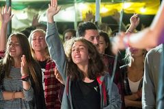 Mais de 1.300 jovens se entregam a Jesus, durante conferência na Ucrânia