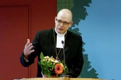 Bispo e política finlandesa enfrentam julgamento por declarações LGBT