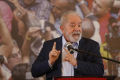 Lula cobra R$ 815 mil da OAS por parcelas de apartamento no Guarujá