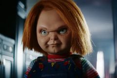 Boneco Chucky mata para defender amigo gay em nova série de TV