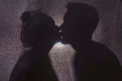 Igreja do Amor promove "culto do beijo" e choca evangélicos