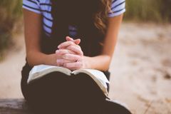 “O desafio não é orar na crise, mas continuar orando quando tudo vai bem”, diz pastor