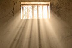 Presos por sua fé, cristãos testemunham avivamento na prisão: “Pessoas vieram a Cristo”