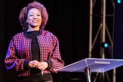 Pastora que se tornou alcoólatra é liberta após encontro com Deus na reabilitação