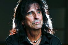 Alice Cooper conta como venceu o alcoolismo: “Voltei para a igreja”