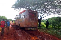 Terroristas separam passageiros de ônibus por religião e executam cristãos, no Quênia