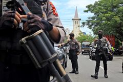 Homem-bomba ataca igreja na Indonésia no Domingo de Ramos