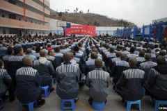 Cristãos presos na China sofrem torturas e lavagem cerebral para negar a Jesus