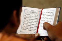 Missionários vivem batalha espiritual para traduzir Bíblias: "O diabo não fica em silêncio"