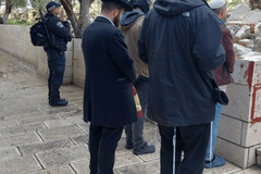 Policial que prendia judeus orando no Monte do Templo se junta a eles