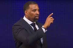 “A dor cega os cristãos”, diz pastor que chegou a perder a fé após morte trágica do pai