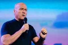 Anjos estão 'disfarçados' como 'agentes secretos' de Deus, diz pastor