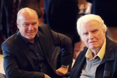 Pastor publica livro sobre a vida de Billy Graham fora do púlpito