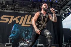 Vocalista da banda Skillet conta como tentaram persuadi-lo a “não falar tanto de Jesus”