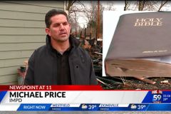 Bíblia é encontrada intacta após incêndio em casa de policial