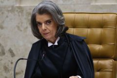 Cármen Lúcia assina carta pró-aborto com nomes da esquerda