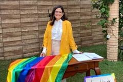 Após celebrar casamento gay, pastora recebe ameaças de morte