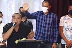 "O pastor tá comendo as meninas", diz pastora em sermão e web não perdoa