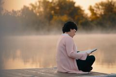 Ex-atriz de filmes adultos conta testemunho emocionante: "Há um Deus, Ele ama você" | Notícias Gospel