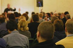 Pessoas que vão à igreja vivem por mais tempo, aponta pesquisa