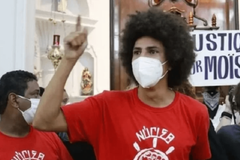 Militantes de esquerda invadem igreja e interrompem missa no Paraná