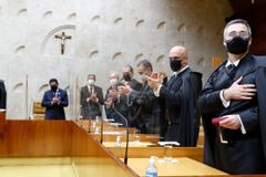 André Mendonça toma posse e diz que vai defender Estado laico: “É uma defesa da Igreja”