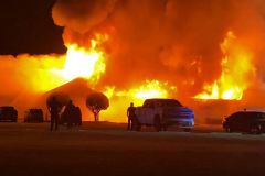 Incêndio interrompe culto e destrói igreja nos EUA