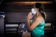 Igrejas fazem manifesto contra decretos de fechamento na pandemia